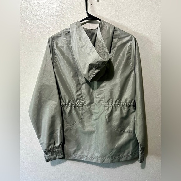 FILA Silver Metallic Shimmer Rain Jacket - XS - Picture 6 of 9